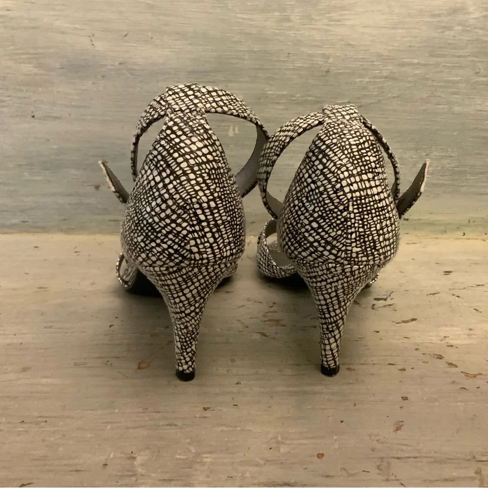 Kelly & Katie Black White Ankle Strap Kitten‎ Heels 3” Size 8.5 Good Condition